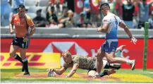  ?? Picture: ASHLEY VLOTMAN/GALLO IMAGES ?? POINT MADE: SA’sPhilip Snyman goes over for a try during the Sevens match against Samoa at Cape Town Stadium at the weekend.