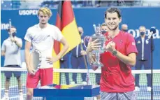  ?? FOTO: MATTHEW STOCKMAN/AFP ?? Noch in der zweiten Reihe: Alexander Zverev (li.) übt den leeren Blick, während Dominic Thiem allen Grund zum Strahlen hat.