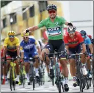  ?? CHRISTOPHE ENA — THE ASSOCIATED PRESS ?? Slovakia’s Peter Sagan, wearing the best sprinter’s green jersey, crosses the finish line ahead of Italy’s Sonny Colbrelli, second right, Belgium’s Philippe Gilbert, second left, and Belgium’s Greg van Avermaet, left, to win the fifth stage of the Tour...