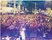  ??  ?? Kasey Chambers posts a selfie in front of fans.