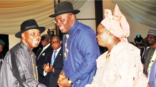  ?? PHOTO ?? Governor Henry Seriake Dickson and his wife, welcoming Vice President Namadi Sambo during the Bayelsa State Investment and Economic Forum 2014 in Yenagoa yesterday. STATE HOUSE