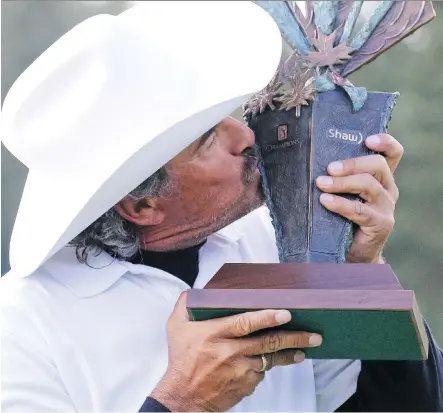  ?? GAVIN YOUNG/FILES ?? Paraguay’s Carlos Franco kisses the trophy after winning the 2016 Shaw Charity Classic held at the Canyon Meadows Golf Club. Shaw has committed to the tournament through 2020.