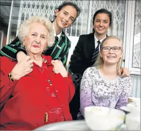  ?? Picture: EUGENE COETZEE ?? HAPPY TIME: Mercia de Beer and her grandchild­ren, back from left, Darcy Brooks, 13, Kelsey Brooks, 17, and Amy de Beer, 14, sitting