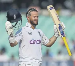  ?? ?? Ben Duckett takes the applause after reaching his century