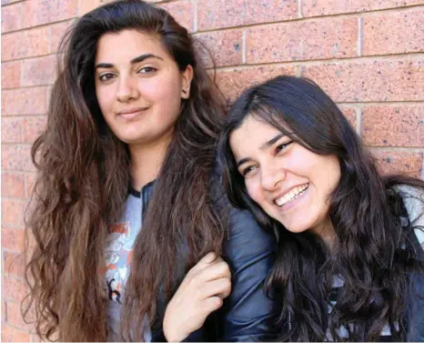  ?? PHOTO: CONTRIBUTE­D ?? HARD WORK: Syrian refugees Sawson and Joelle Snounou have big dreams, and are currently studying English through the USQ Open Access College.