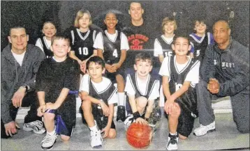  ?? CONTRIBUTE­D ?? John Collins (No. 4, back row) poses with members of one of his youth basketball teams.