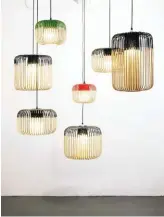  ??  ?? ATMOSFERE SOFT Lampade Bamboo for forestier ideate dal designer Arik Levy con il paralume bicolor. Da 129 a 220 euro.