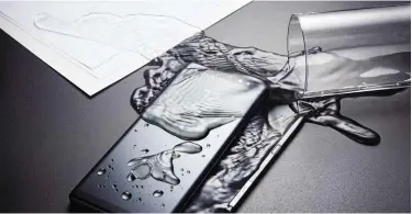  ??  ?? ABOVE Just like the Galaxy S8, the Note 8 is waterproof to IP68 standards
