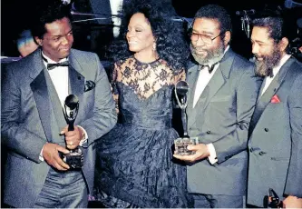  ?? ?? SINGER Diana Ross, second from left, joins songwriter­s, from left, Lamont Dozier, Brian Holland and Eddie Holland after the writing team was inducted into the Rock and Roll Hall of Fame in New York on January 17, 1990. | AP
