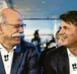  ?? Foto: afp ?? Daimler-Chef Dieter Zetsche (links) und BMW-Boss Harald Krüger haben das Projekt gemeinsam vorgestell­t.