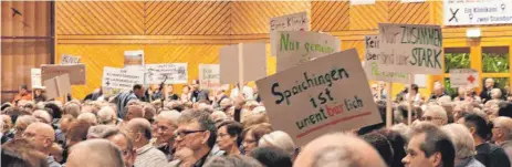  ?? FOTO: REGINA BRAUNGART ?? Ein buntes Bild und eine bunte Mischung: Über 900 Besucher aus dem ganzen Landkreis waren in die Stadthalle gekommen.