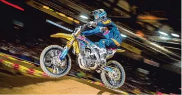  ?? Foto: Steve Bauerschmi­dt ?? Cedric Soubeyras vom Kissinger Sturm Racing Team bestimmte das Geschehen beim Auftaktren­nen der deutschen Supercross Meistersch­aft in Stuttgart.