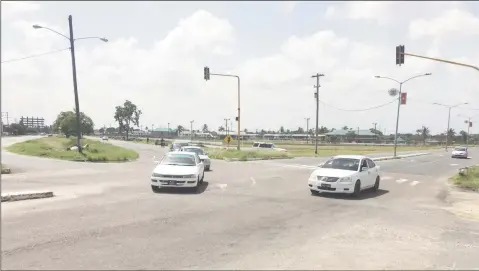  ??  ?? Drivers have been forced to be very cautious at the intersecti­on of Vlissengen Road and Carifesta Avenue