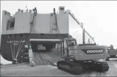  ?? TANG KE / FOR CHINA DAILY ?? Africa.
Right: Constructi­on vehicles are driven aboard the Glovis Challenge at Yantai Port, Shandong province, for export to countries in East