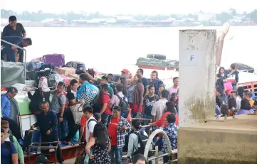  ??  ?? A file photo shows passengers disembarki­ng at Sibu Express Boat Terminal.