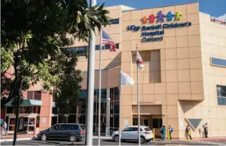  ?? Jessica Christian/The Chronicle 2018 ?? Top: Beds are filling up at UCSF Benioff Children’s Hospital in Oakland amid a spike in cases, doctors say.