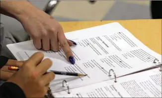  ?? PHOTOS BY ALEX BRANDON / ASSOCIATED PRESS 2016 ?? Katerina Maylock of Capital Educators teaches a college test prep class at Holton-Arms School in Bethesda, Maryland, in 2016. The tradition of college entrance exams, when kids stress through reading, writing and math tests, may fade if schools follow...