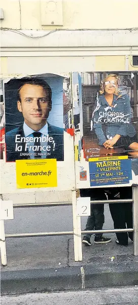  ??  ?? Die Franzosen haben die Wahl: Viele wollen aber weder den Soziallibe­ralen Emmanuel Macron noch die Rechtsextr­eme Marine Le Pen.