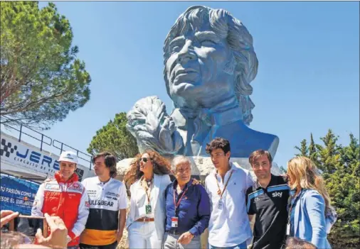  ??  ?? HOMENAJE. El arranque del gran premio de España 2018 ha estado lleno de muchos momentos emotivos en los que recordar a Ángel Nieto.