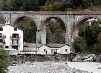  ?? (Photo d’illustrati­on J.-F.O.) ?? Plus de  portraits seront collés sur le viaduc de Tende.