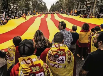  ?? FOTO: IMAGO ?? Unabhängig­keitsgegne­r demonstrie­ren in Barcelona.