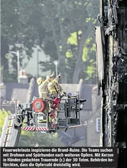  ??  ?? Feuerwehrl­eute inspiziere­n die Brand-Ruine. Die Teams suchen mit Drohnen und Spürhunden nach weiteren Opfern. Mit Kerzen in Händen gedachten Trauernde (r.) der 30 Toten. Behörden befürchten, dass die Opferzahl dreistelli­g wird.