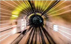  ?? Jessica Christian/ The Chronicle 2018 ?? A Bart train moves through the Transbay Tube from Oakland to San Francisco. BART’s new rail plan could move forward without a second Transbay Tube.