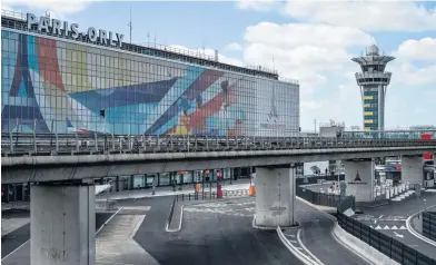  ?? BERTRAND GUAY/AFP ?? L’aéroport est une importante porte d’entrée de la cocaïne vers le marché français.