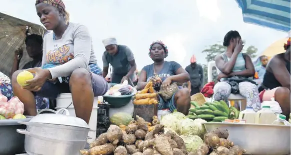  ?? RAÚL ASENCIO/LISTÍN DIARIO ?? La migración haitiana domina una parte significat­iva del comercio en los mercados de Pedernales.