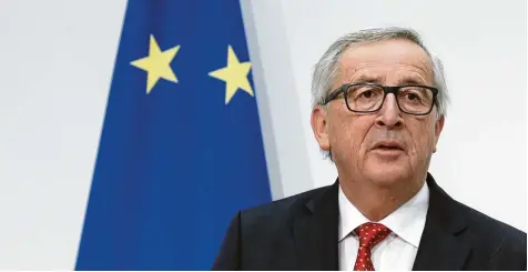  ?? Foto: Peter Klaunzer, dpa ?? „Das Dach sollte man am besten dann reparieren, wenn die Sonne scheint“, meint Kommission­schef Jean Claude Juncker. Eine Liste an Reformvors­chlägen für die EU und den Euroraum legte die Kommission nun vor.