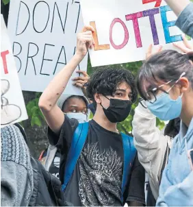  ?? PAIGE TAYLOR WHITE TORONTO STAR PHOTOS ?? Student Daran Divanbeigi protests with others from Claude Watson School for the Arts outside the Toronto District School Board’s headquarte­rs last week.