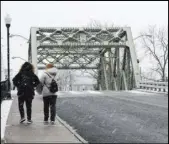  ?? Jay Jones Chicago Tribune ?? Locals believe that director Frank Capra was inspired by the story of a man who died while saving the life of a suicidal woman who jumped from this Seneca Falls bridge in 1917.