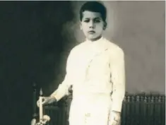  ??  ?? José Sánchez del Río a los 9 años, en 1923, cuando hizo su Primera Comunión, en el mismo lugar donde cinco años después fuera encerrado y martirizad­o.