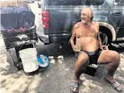 ?? VERONICA EGUI BRITO vegui@elnuevoher­ald.com ?? Arturo Báez, 59, has spent most of his life on the streets, first in his native Cuba, later in Costa Rica and for 40 years in Hialeah. He said he survives by working ‘small jobs’ at warehouses and other places in the city.