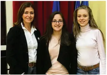  ??  ?? Nathalie Chennevier­e, Amandine Leroux -- Vivier et Emma Dufour tirent un bilan très positif de ce premier mandat du conseil jeune d’Aunay