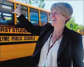  ?? SARAH GORDON/THE DAY ?? East Lyme Middle School Principal Judy DeLeeuw waves goodbye to students on Thursday at the end of the day at the school in Niantic. DeLeeuw is retiring after 10 years as principal and was the 2015 Connecticu­t Middle School Principal of the Year.