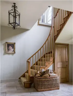  ??  ?? The house is mentioned in Pevsner’s The Buildings of England for the winding staircase, which is a Georgian addition, and the quality of the carved beams. Since this space is north-facing, Catherine chose a light palette with Farrow & Ball’s Bone on the walls and Old White for the woodwork. The 19th-century French ceiling light was bought at Shepton Mallet antiques fair.