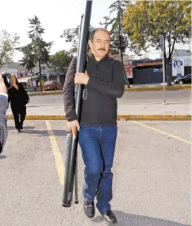  ??  ?? Ayer en la audiencia se determinó que Héctor Quiroz seguirá en libertad.