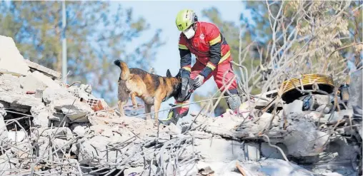  ?? / FOTO VÍA @M_EBRARD ?? El grupo de rescatista­s poblanos cumple siete días en territorio turco