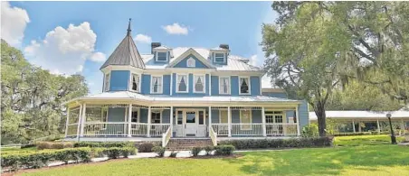  ?? PHOTOS BY RICARDO RAMIREZ BUXEDA/STAFF PHOTOGRAPH­ER ?? Highland Manor — Apopka’s iconic historic home — has experience­d its share of challenges in recent years, but things are looking up now.