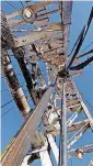  ?? [THE OKLAHOMAN ARCHIVES] ?? The view looking up inside a SandRidge drilling rig near Medford.