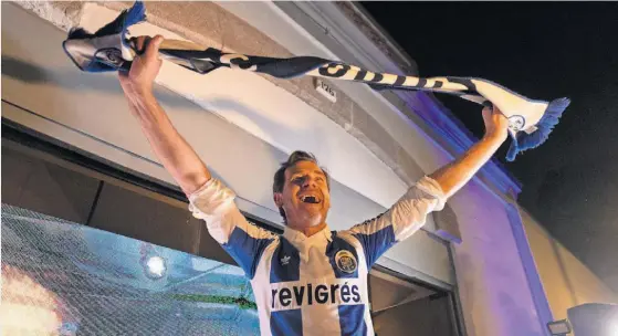  ?? ?? Villas-Boas não escondeu a euforia na noite em que foi eleito presidente do FC Porto com mais de 80% dos votos.