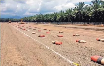  ?? CORTESÍA AVIACIÓN CIVIL ?? En el aeropuerto de Quepos, Puntarenas, donde el plan incluye ampliar la pista de aterrizaje, dotarla de iluminació­n y mejorar la seguridad, se ejecutarán ¢5.395 millones para expropiar terrenos.