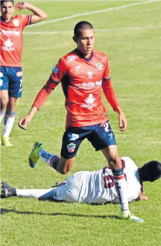  ?? MARTÍN MARTÍNEZ. ?? Debuto Efrén Mendoza en el triunfo del Irapuato ante Dep. Dongu.