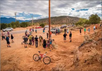  ?? NATHAN BURTON/Taos News file photo ?? Locals gather at the roadside of Paseo del Cañon East in September 2022 to show support for continued public access to Outward Link Trail, which property owner Elisabeth Bamberg and daughter Lore Bamberg blocked over privacy and nuisance concerns.