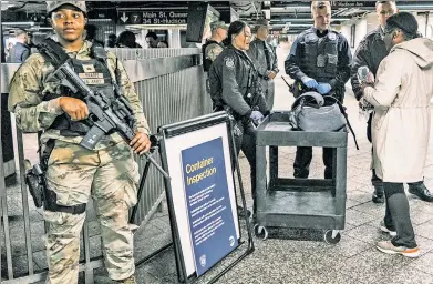  ?? ?? LONG & SHORT OF IT: National Guard will no longer carry military-grade rifles at subway bag checkpoint­s.