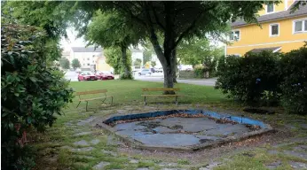  ??  ?? LEKYTA. En lekpark för småbarn är tänkt att ersätta den gamla fontänen.