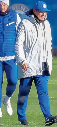  ?? JIM BENNETT ?? End game: Sarri takes training yesterday