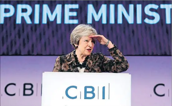  ?? ADRIAN DENNIS / AFP ?? La primera ministra, Theresa May, durante su intervenci­ón ayer en el foro de la patronal británica