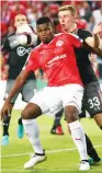  ?? (Danny Maron) ?? HAPOEL BEERSHEBA striker Lucio (front) battles Southampto­n’s Matt Targett during last night’s goalless deadlock in Europa League action at Turner Stadium.